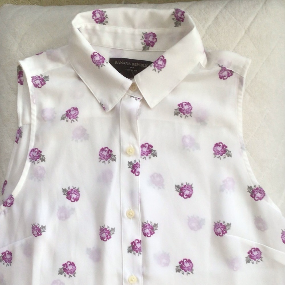 Banana republic woman white pink T-shirt